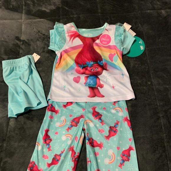 Dreamworks Trolls Rainbow Poppy jammies - Picture 1 of 4
